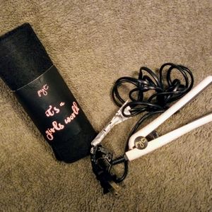 PYT It's a Girls World 100% Ceramic Mini Styling Tool - New never used!